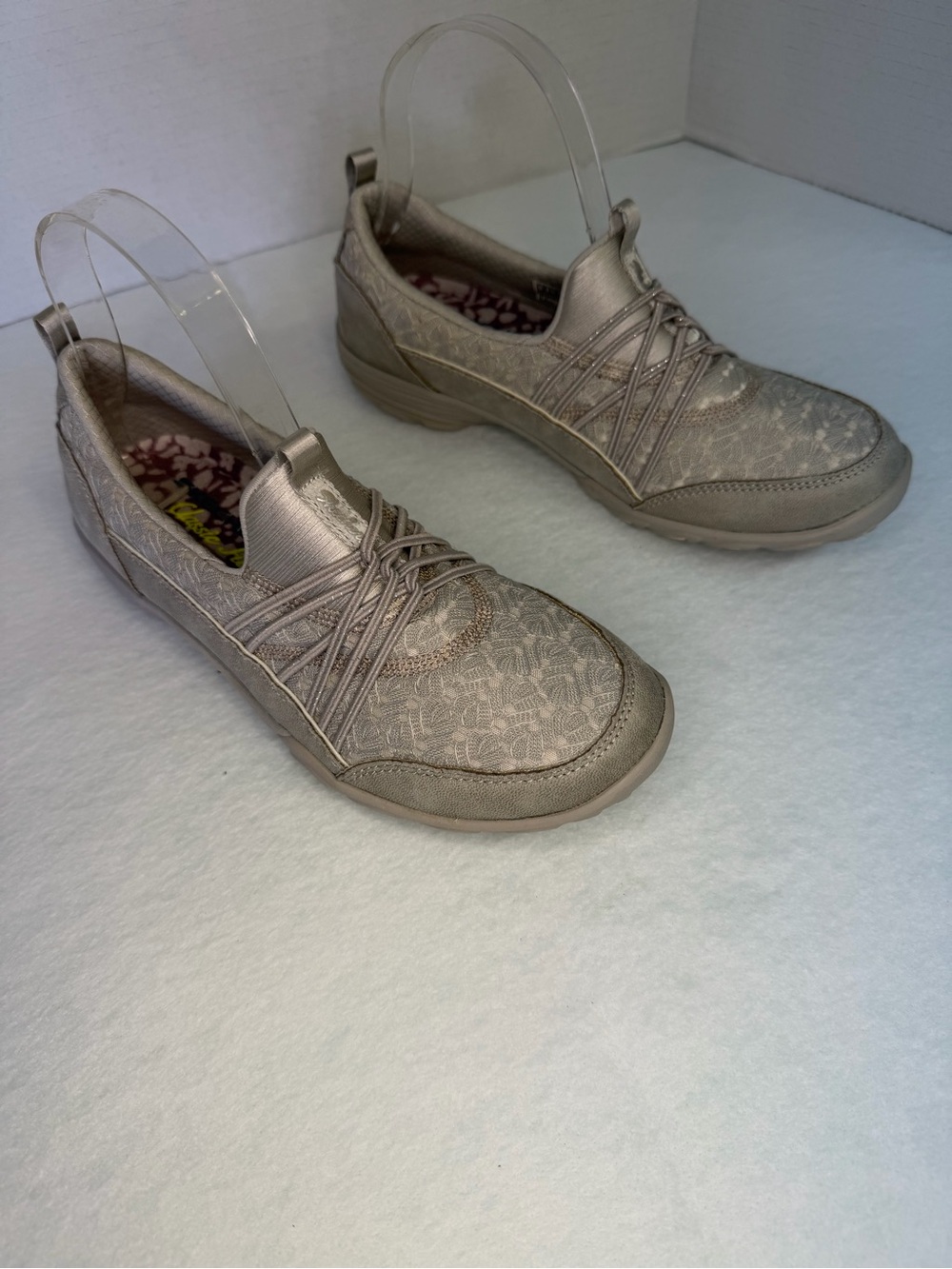 Skechers air cooled memory foam classic fit